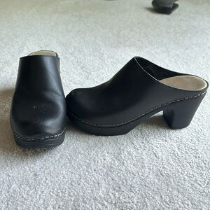 Calou leather clogs